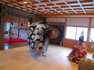 春を告げる獅子舞